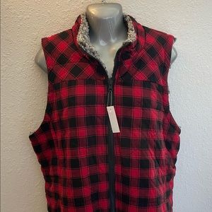 Maurices Revers-able Vest.  Buffalo plaid and grey Sherpa.  Size XXL. NWT.